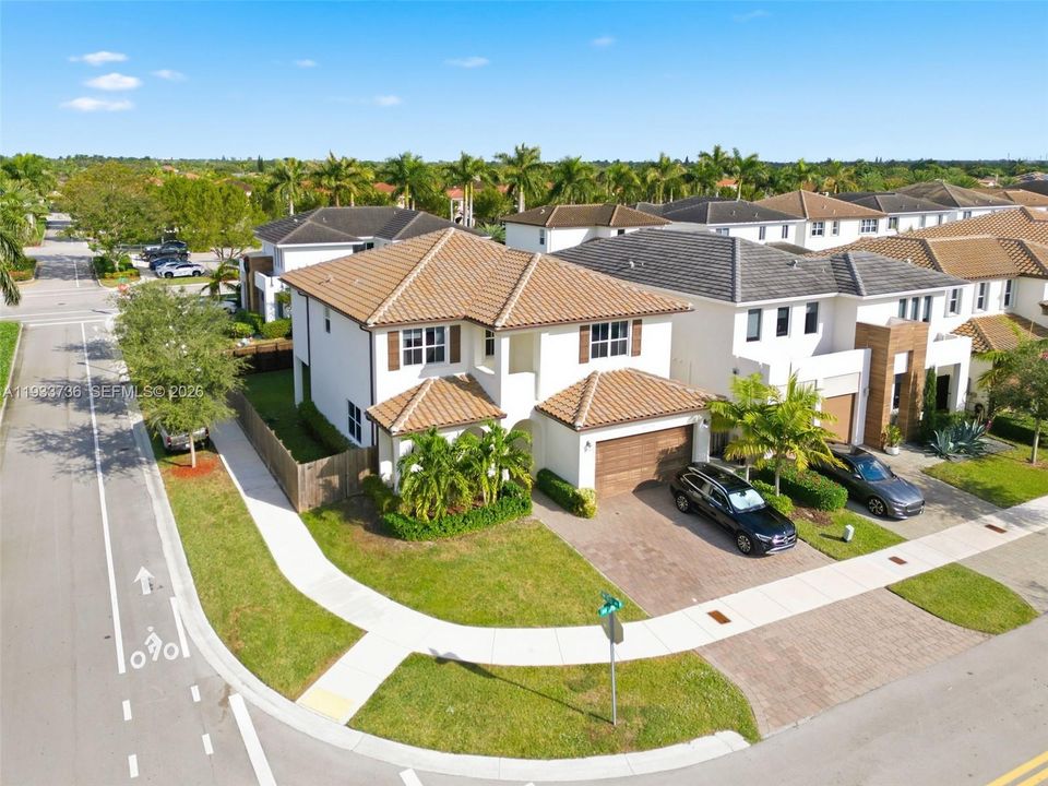 En Renta: $5,600 (4 camas, 3 baños, 3188 Pies cuadrados)