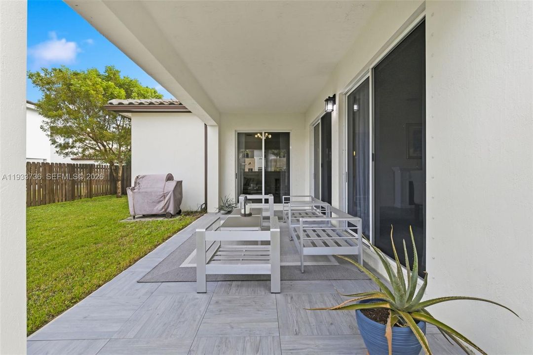 En Renta: $5,600 (4 camas, 3 baños, 3188 Pies cuadrados)