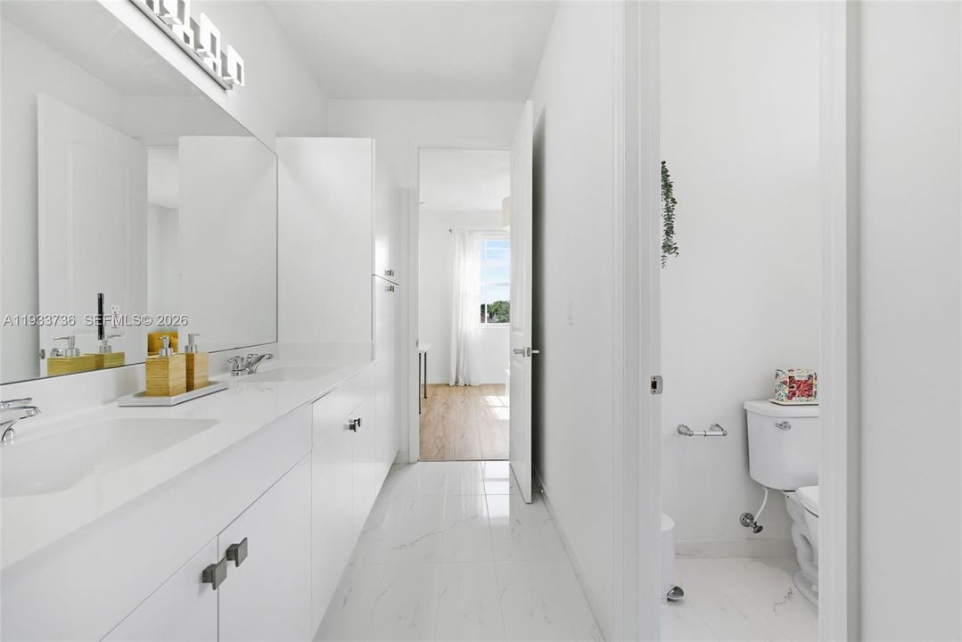 En Renta: $5,600 (4 camas, 3 baños, 3188 Pies cuadrados)