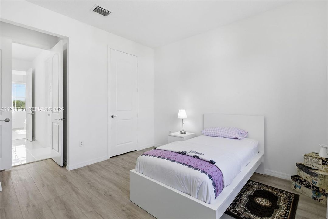 En Renta: $5,600 (4 camas, 3 baños, 3188 Pies cuadrados)