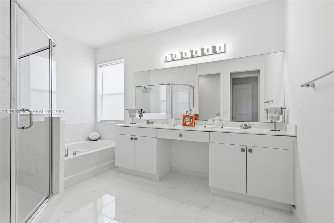 En Renta: $5,600 (4 camas, 3 baños, 3188 Pies cuadrados)