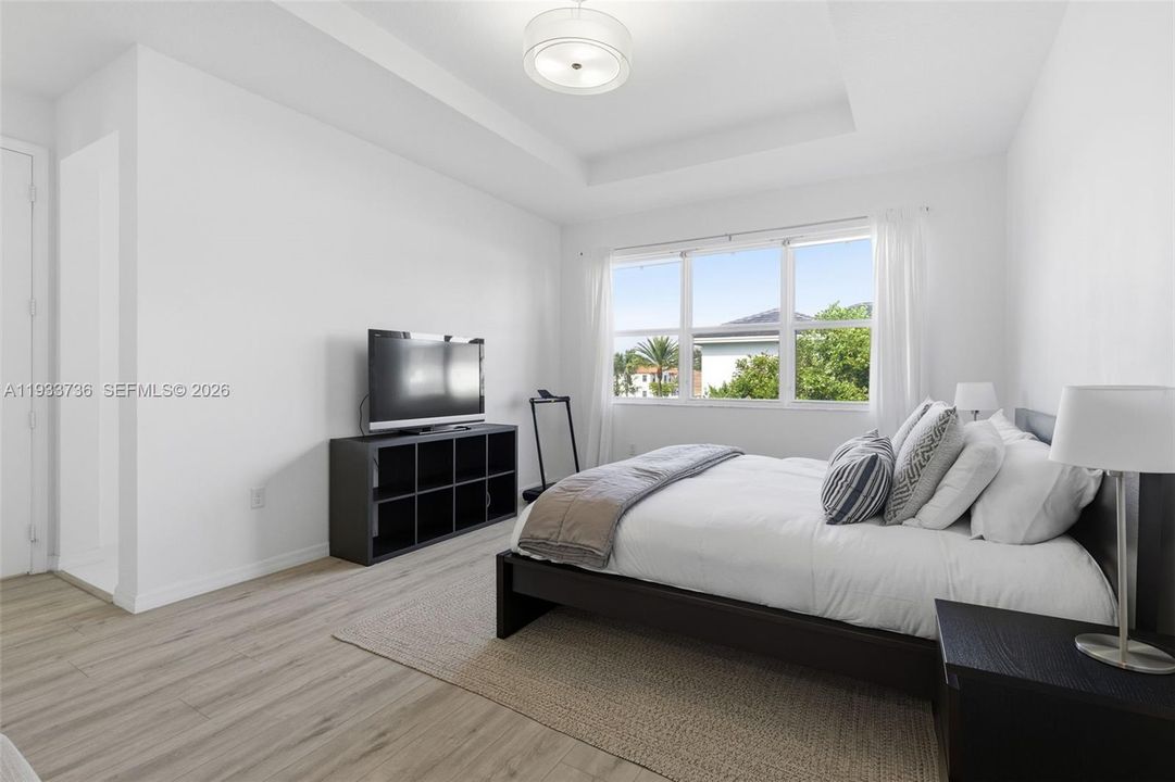 En Renta: $5,600 (4 camas, 3 baños, 3188 Pies cuadrados)