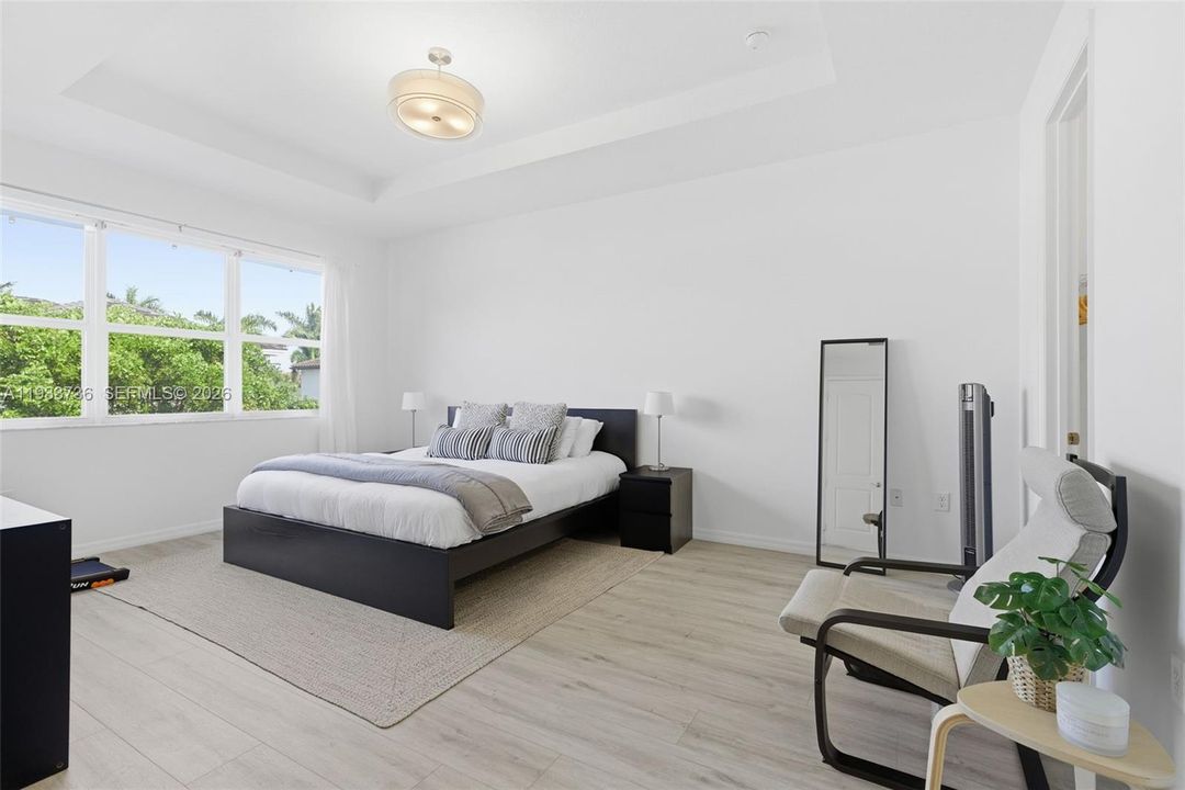 En Renta: $5,600 (4 camas, 3 baños, 3188 Pies cuadrados)