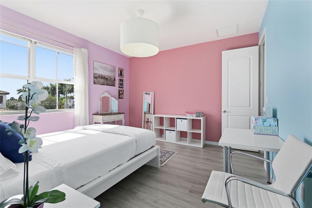 En Renta: $5,600 (4 camas, 3 baños, 3188 Pies cuadrados)