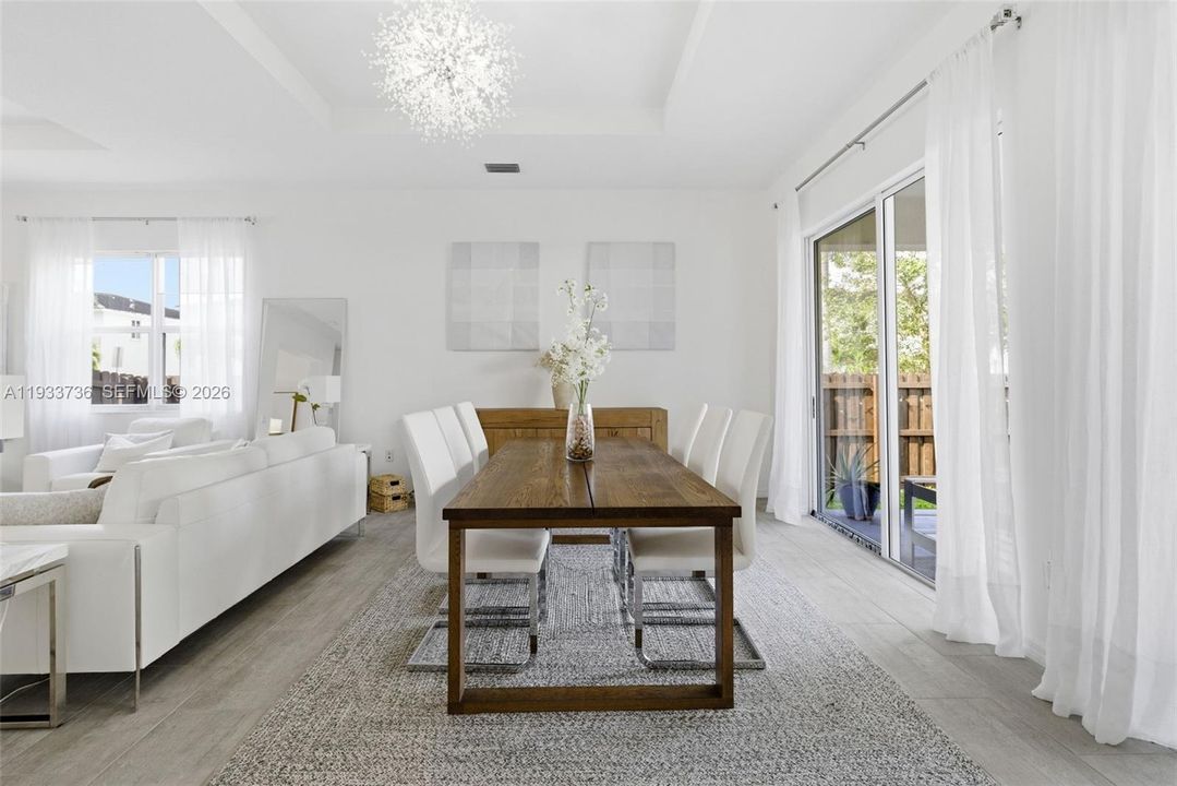 En Renta: $5,600 (4 camas, 3 baños, 3188 Pies cuadrados)