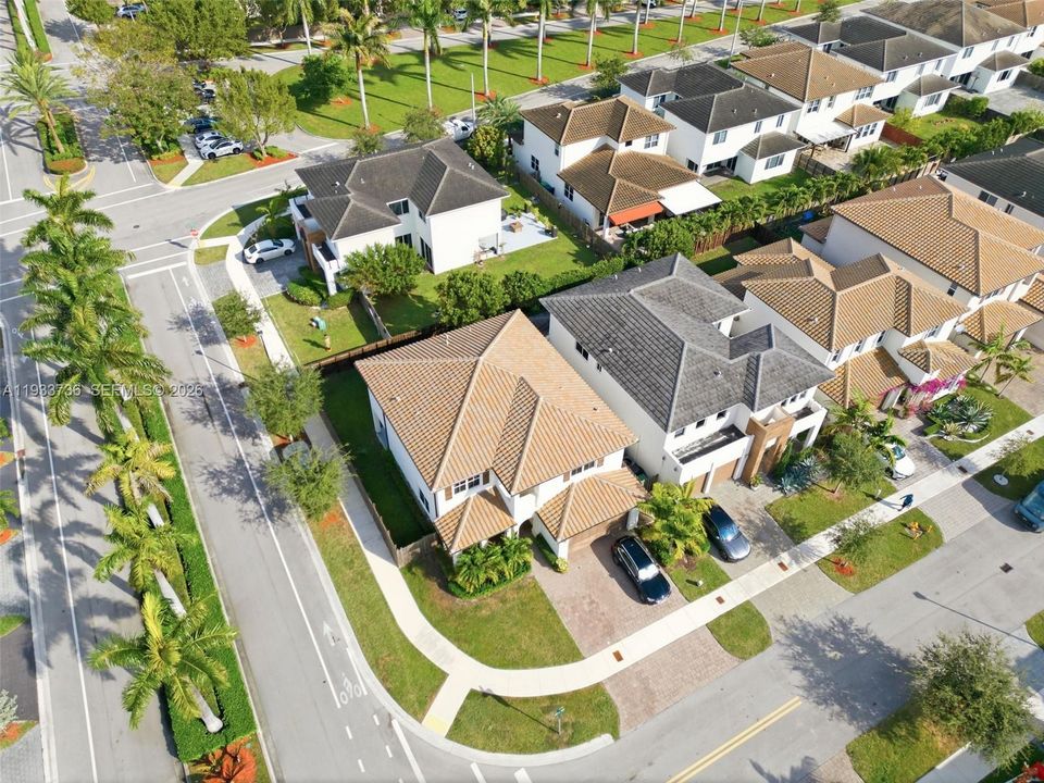 En Renta: $5,600 (4 camas, 3 baños, 3188 Pies cuadrados)