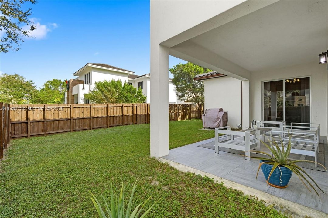 En Renta: $5,600 (4 camas, 3 baños, 3188 Pies cuadrados)