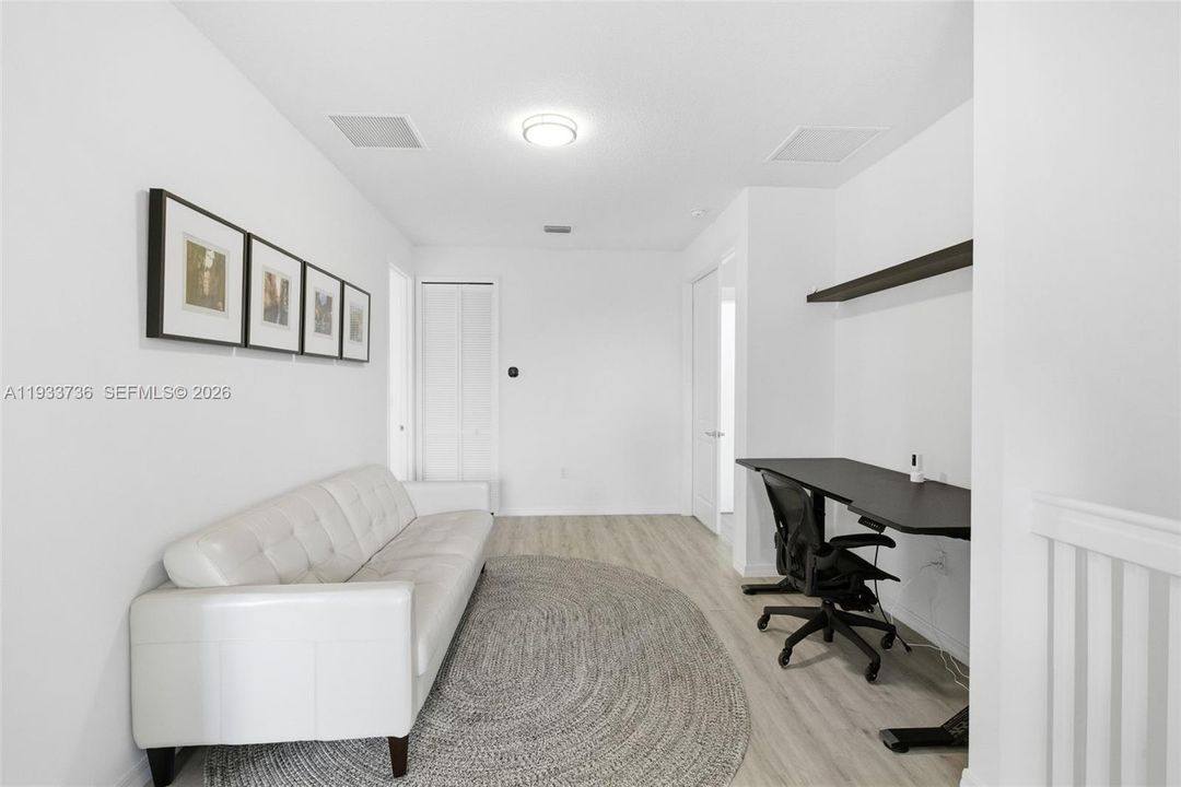 En Renta: $5,600 (4 camas, 3 baños, 3188 Pies cuadrados)