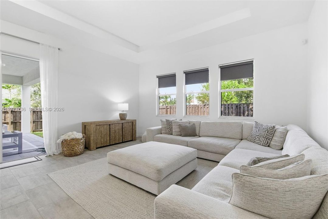 En Renta: $5,600 (4 camas, 3 baños, 3188 Pies cuadrados)