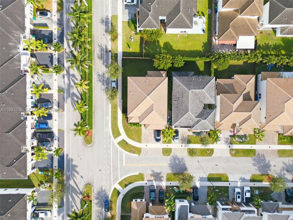 En Renta: $5,600 (4 camas, 3 baños, 3188 Pies cuadrados)