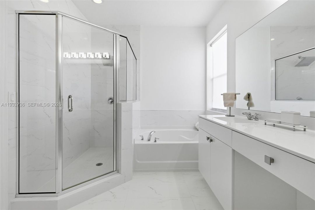 En Renta: $5,600 (4 camas, 3 baños, 3188 Pies cuadrados)