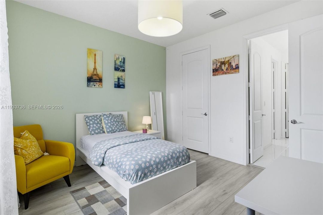 En Renta: $5,600 (4 camas, 3 baños, 3188 Pies cuadrados)