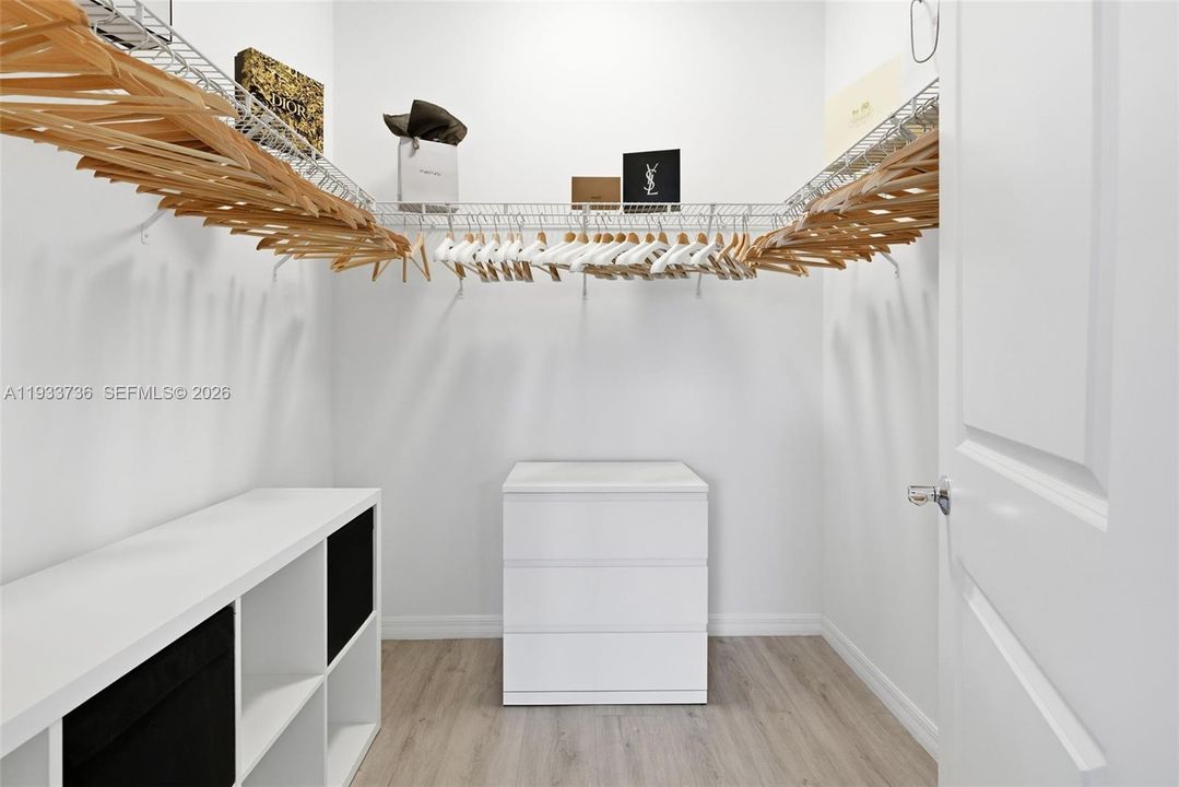 En Renta: $5,600 (4 camas, 3 baños, 3188 Pies cuadrados)