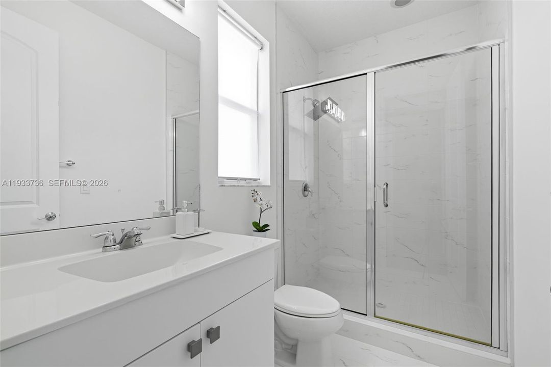 En Renta: $5,600 (4 camas, 3 baños, 3188 Pies cuadrados)