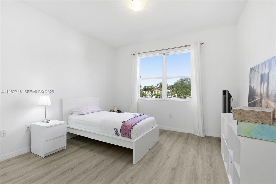 En Renta: $5,600 (4 camas, 3 baños, 3188 Pies cuadrados)