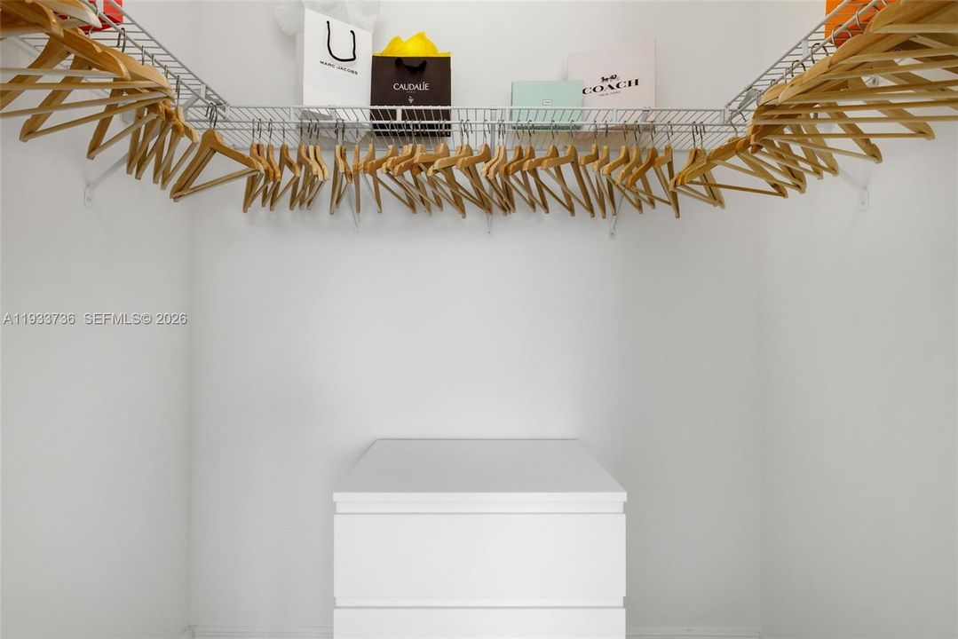 En Renta: $5,600 (4 camas, 3 baños, 3188 Pies cuadrados)