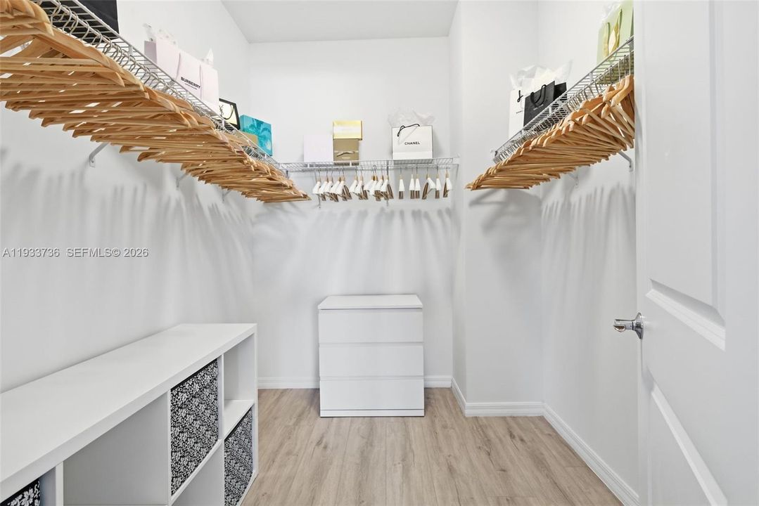 En Renta: $5,600 (4 camas, 3 baños, 3188 Pies cuadrados)