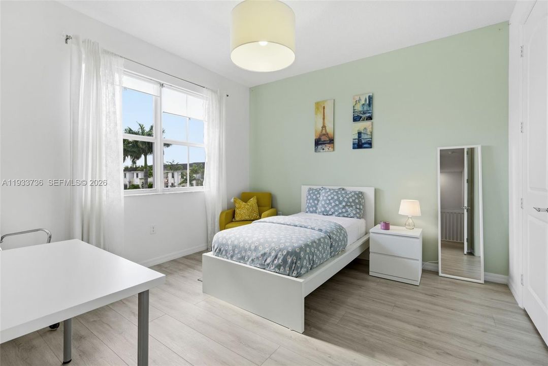 En Renta: $5,600 (4 camas, 3 baños, 3188 Pies cuadrados)