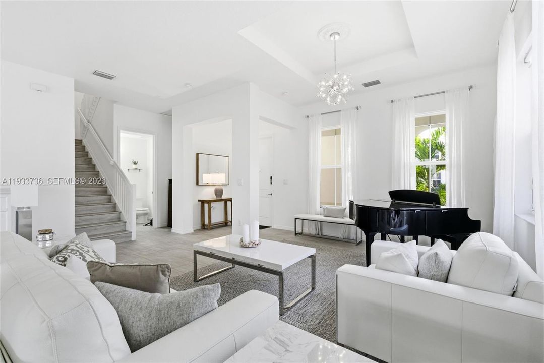 En Renta: $5,600 (4 camas, 3 baños, 3188 Pies cuadrados)