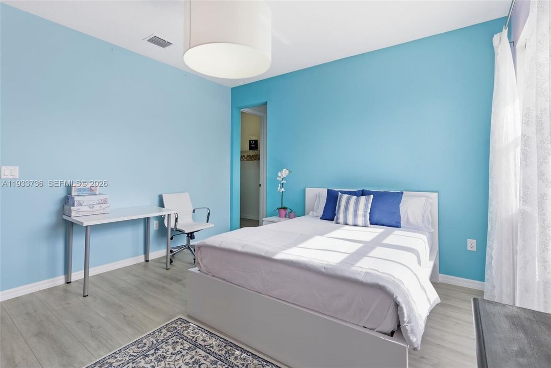 En Renta: $5,600 (4 camas, 3 baños, 3188 Pies cuadrados)