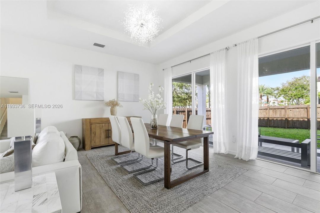 En Renta: $5,600 (4 camas, 3 baños, 3188 Pies cuadrados)