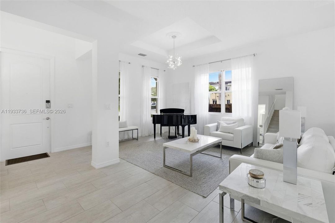 En Renta: $5,600 (4 camas, 3 baños, 3188 Pies cuadrados)