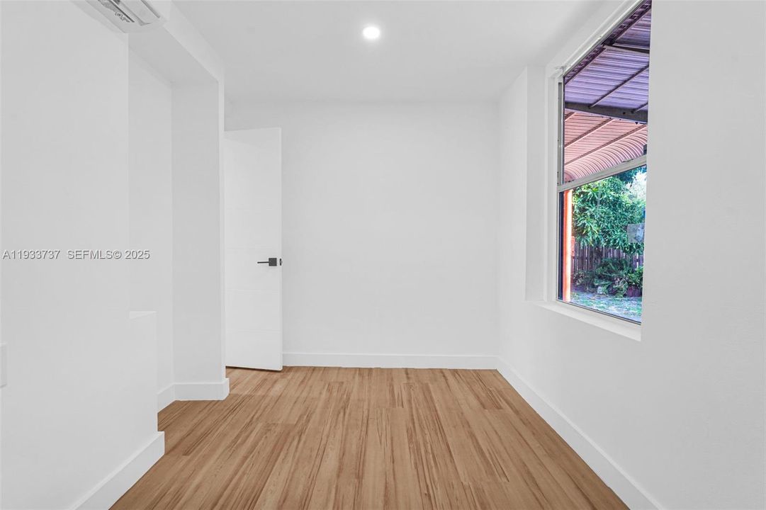 For Rent: $3,600 (3 beds, 1 baths, 1670 Square Feet)