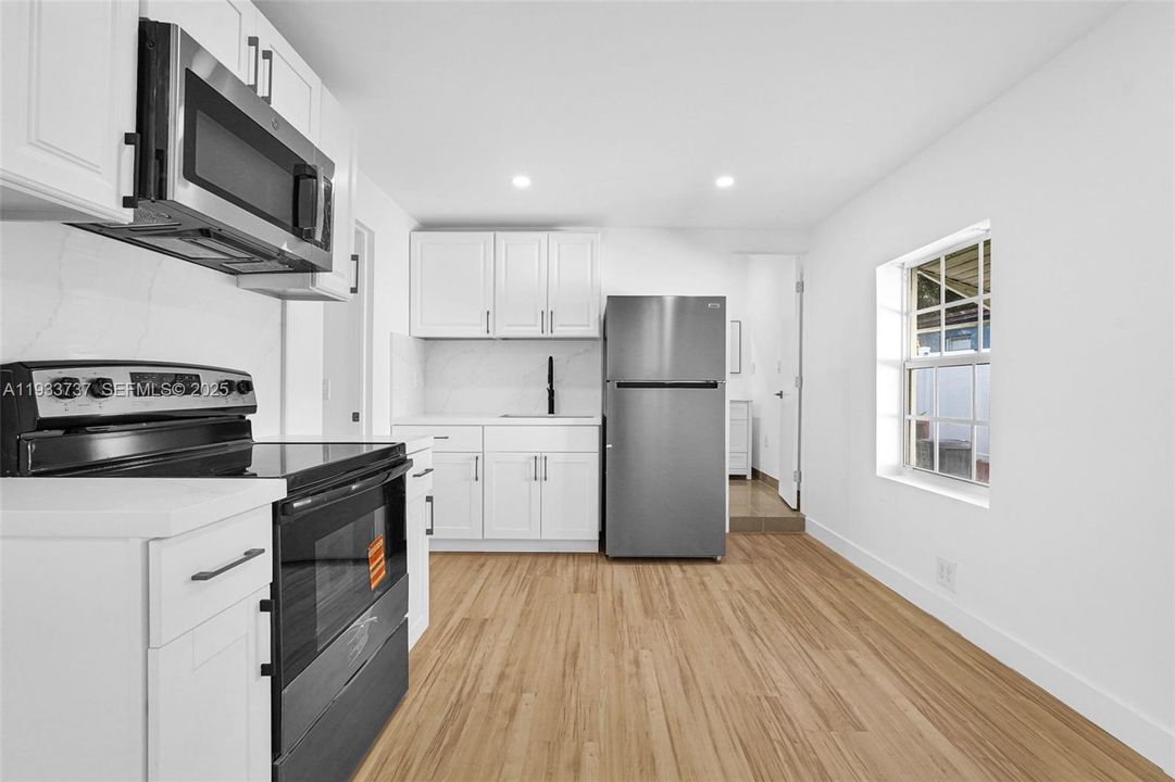 For Rent: $3,600 (3 beds, 1 baths, 1670 Square Feet)