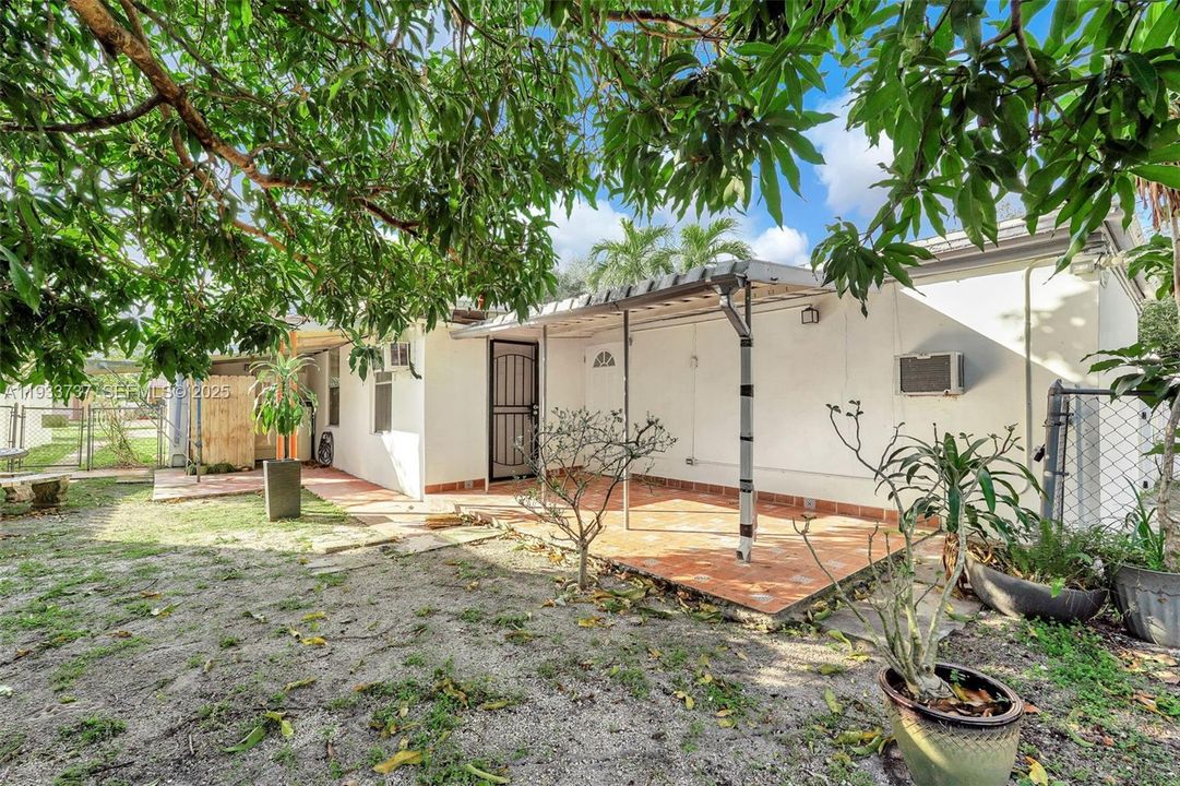 For Rent: $3,600 (3 beds, 1 baths, 1670 Square Feet)