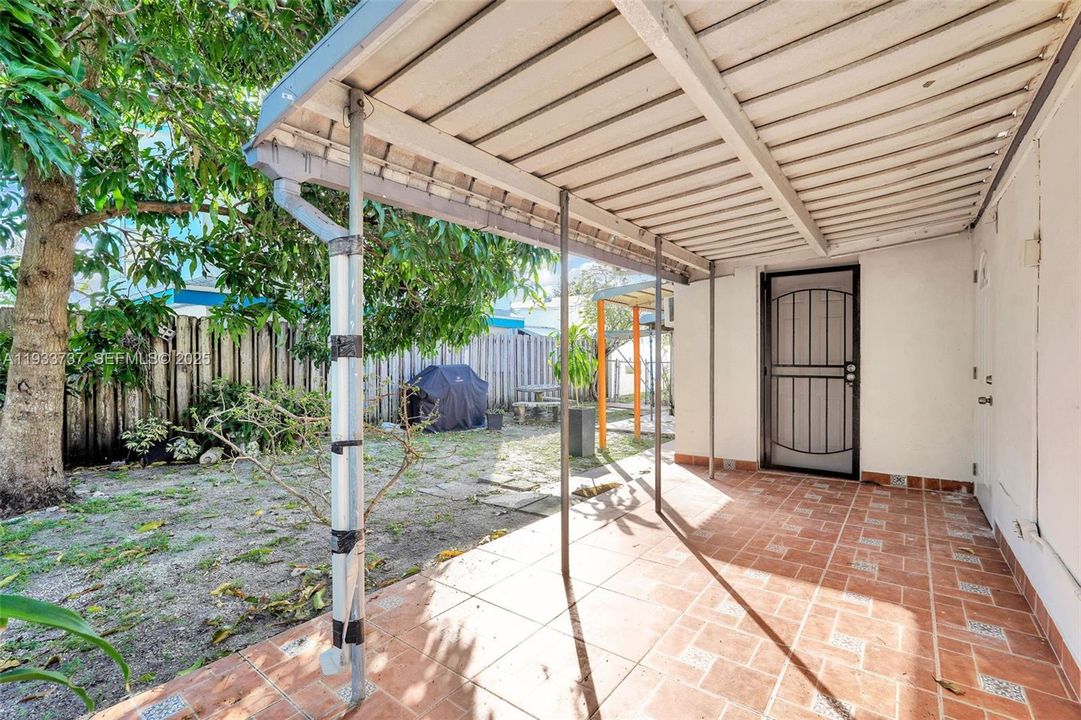 For Rent: $3,600 (3 beds, 1 baths, 1670 Square Feet)