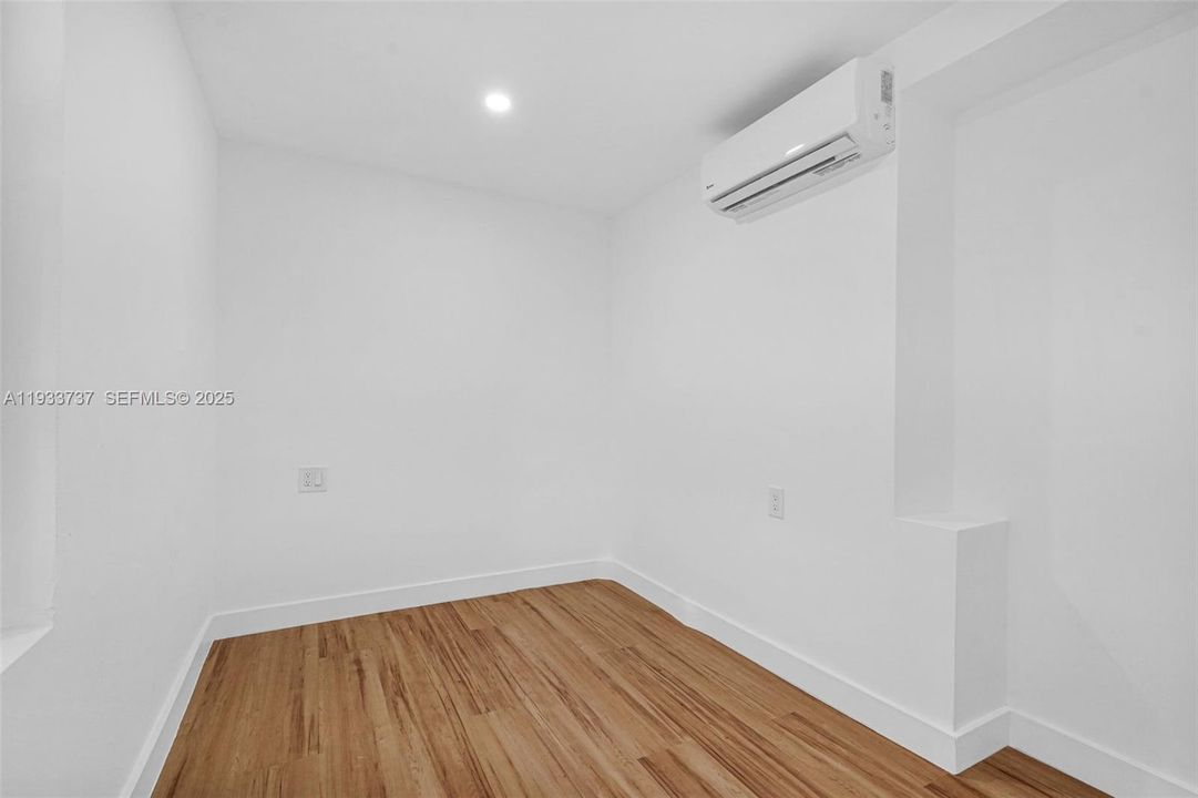 For Rent: $3,600 (3 beds, 1 baths, 1670 Square Feet)