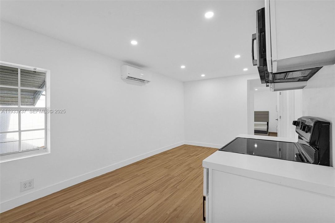 For Rent: $3,600 (3 beds, 1 baths, 1670 Square Feet)