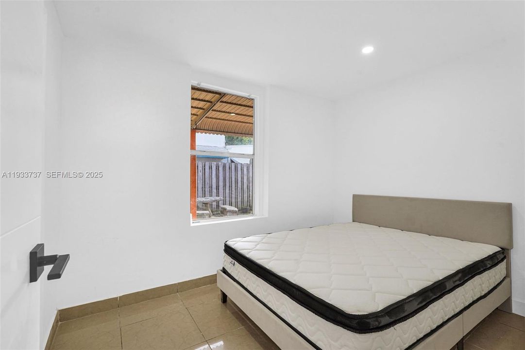 For Rent: $3,600 (3 beds, 1 baths, 1670 Square Feet)