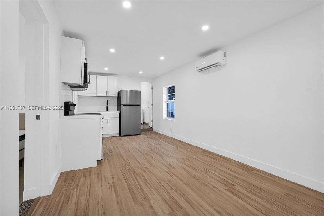 For Rent: $3,600 (3 beds, 1 baths, 1670 Square Feet)