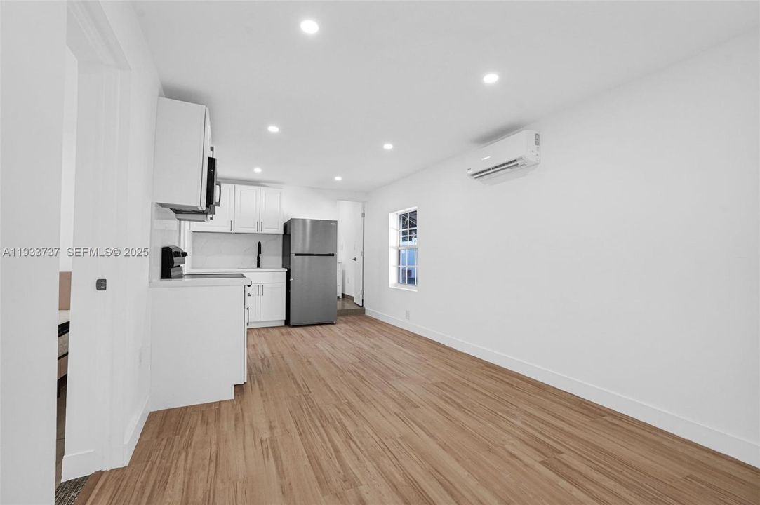 For Rent: $3,600 (3 beds, 1 baths, 1670 Square Feet)