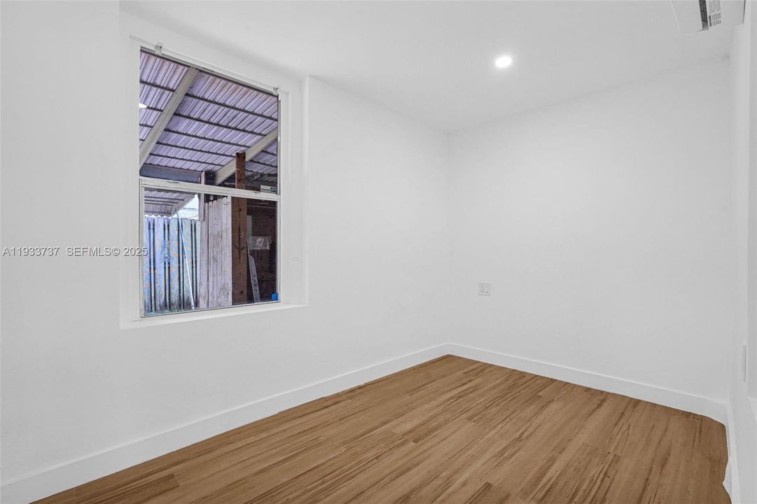 For Rent: $3,600 (3 beds, 1 baths, 1670 Square Feet)