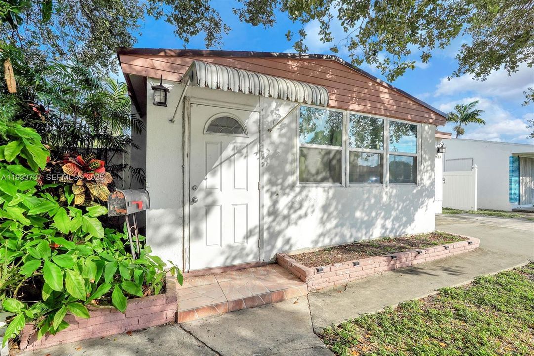 For Rent: $3,600 (3 beds, 1 baths, 1670 Square Feet)