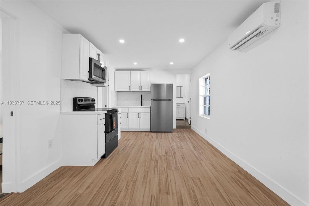 For Rent: $3,600 (3 beds, 1 baths, 1670 Square Feet)