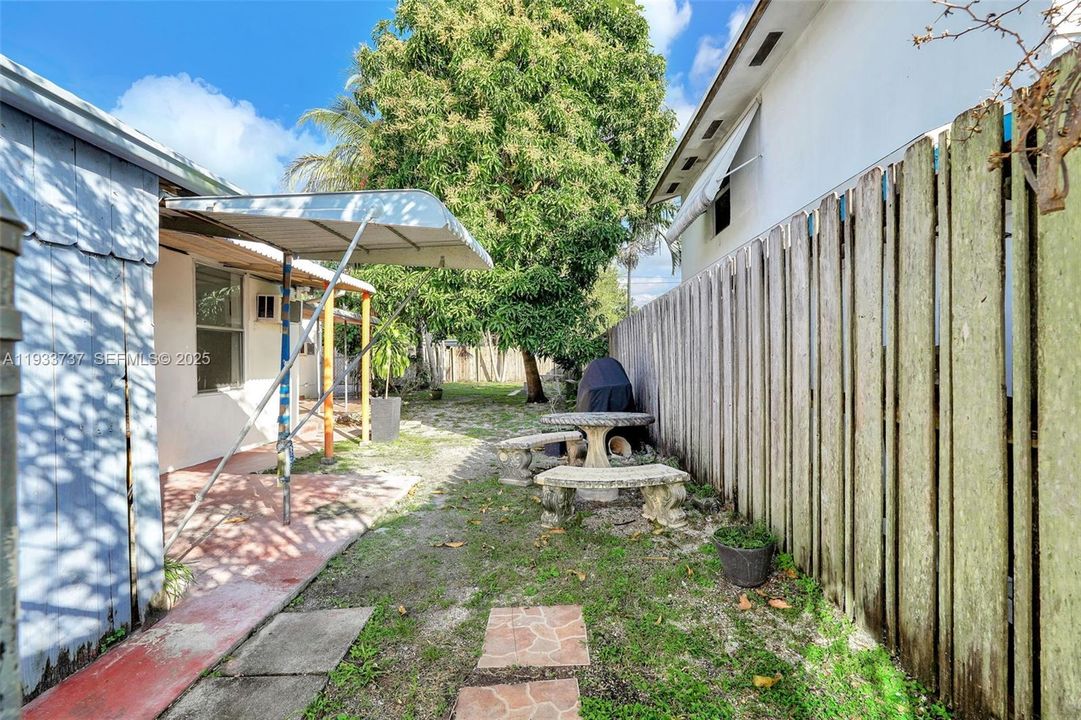 For Rent: $3,600 (3 beds, 1 baths, 1670 Square Feet)