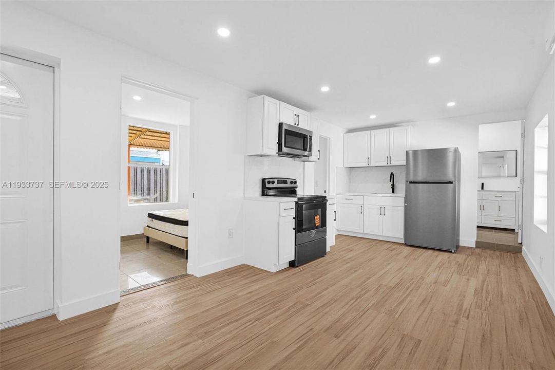 For Rent: $3,600 (3 beds, 1 baths, 1670 Square Feet)