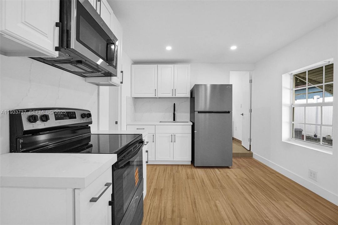 For Rent: $3,600 (3 beds, 1 baths, 1670 Square Feet)