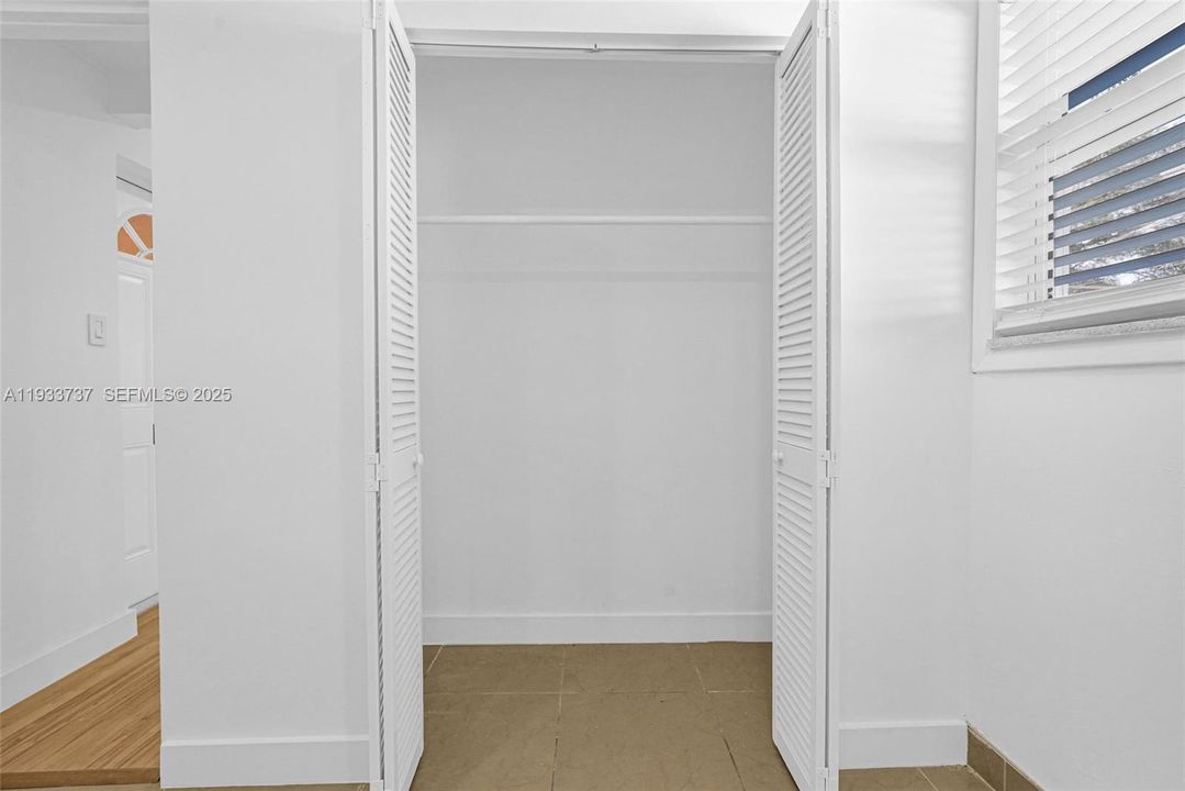 For Rent: $3,600 (3 beds, 1 baths, 1670 Square Feet)