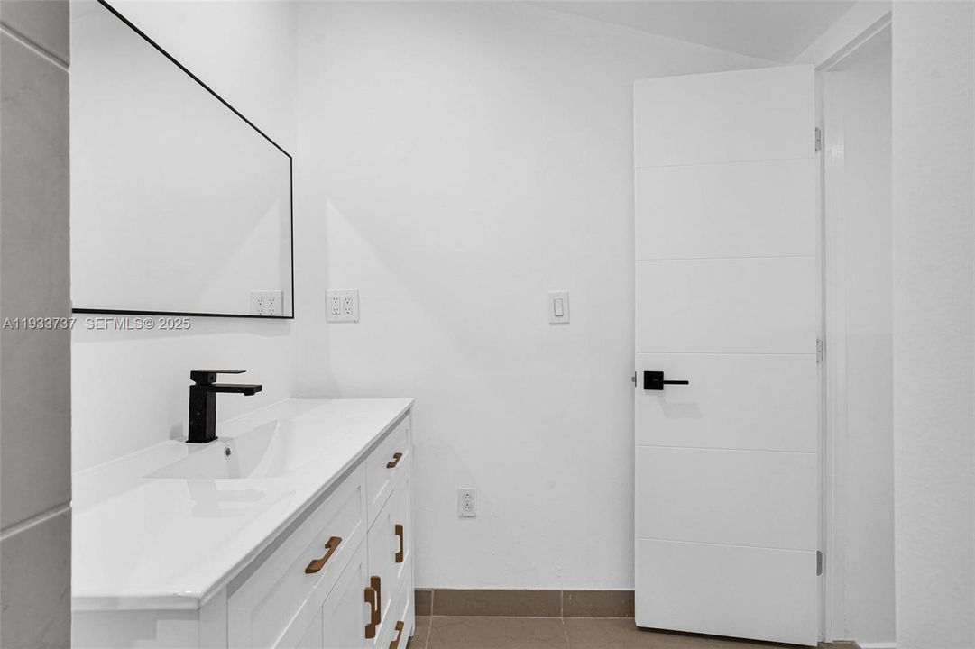 For Rent: $3,600 (3 beds, 1 baths, 1670 Square Feet)