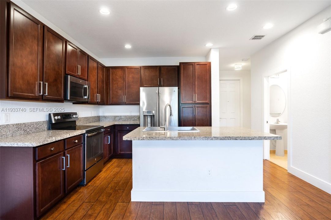 For Rent: $3,500 (3 beds, 2 baths, 1724 Square Feet)