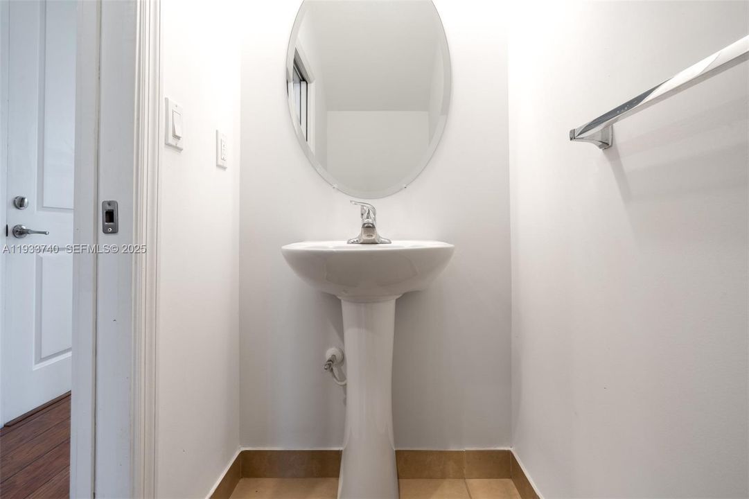 For Rent: $3,500 (3 beds, 2 baths, 1724 Square Feet)