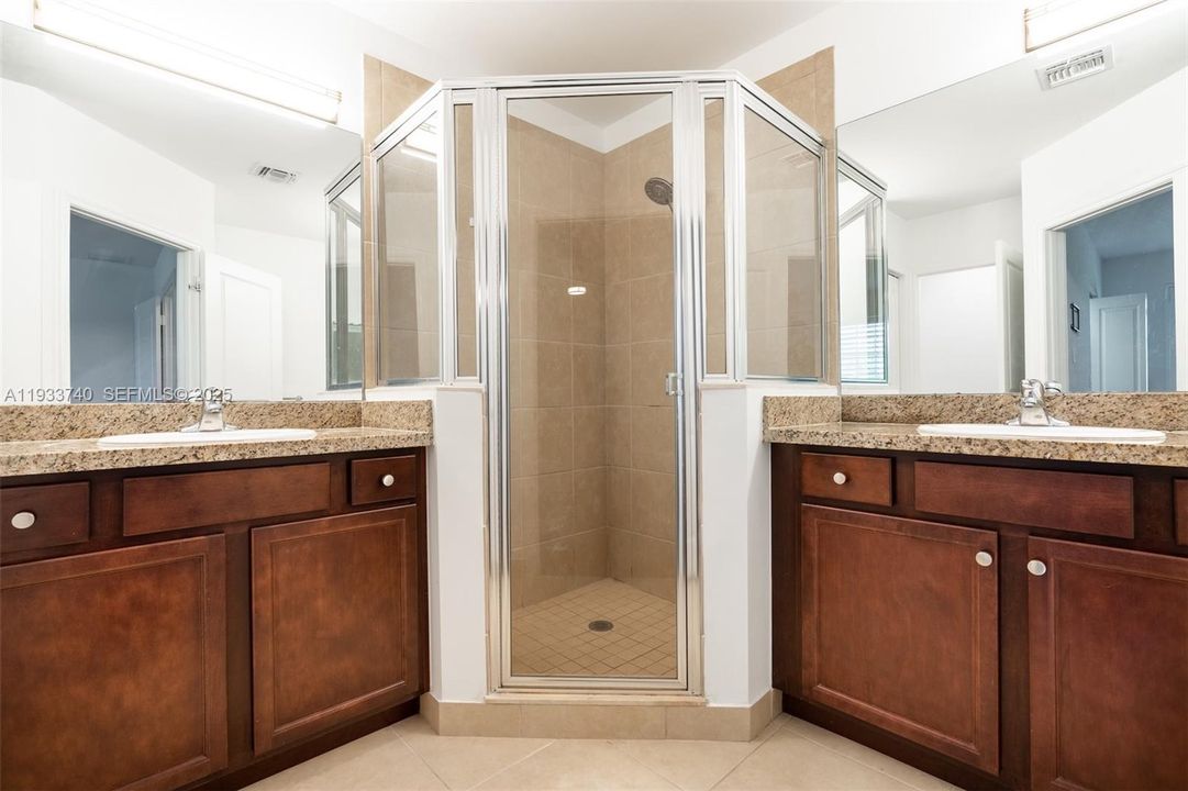 For Rent: $3,500 (3 beds, 2 baths, 1724 Square Feet)