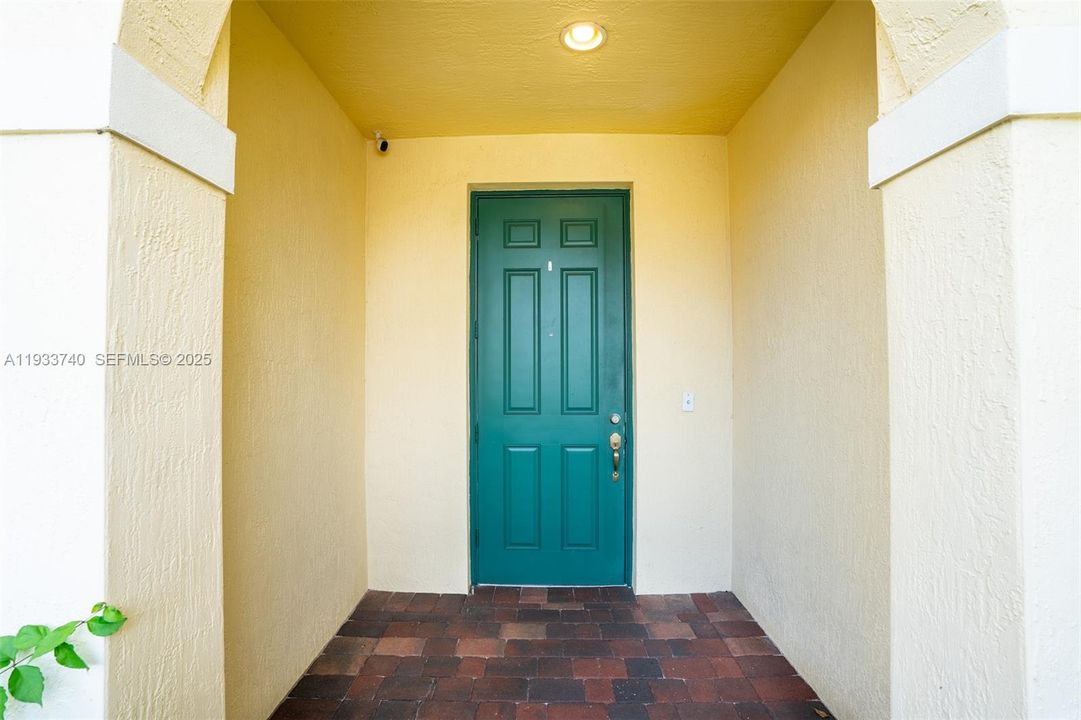 For Rent: $3,500 (3 beds, 2 baths, 1724 Square Feet)