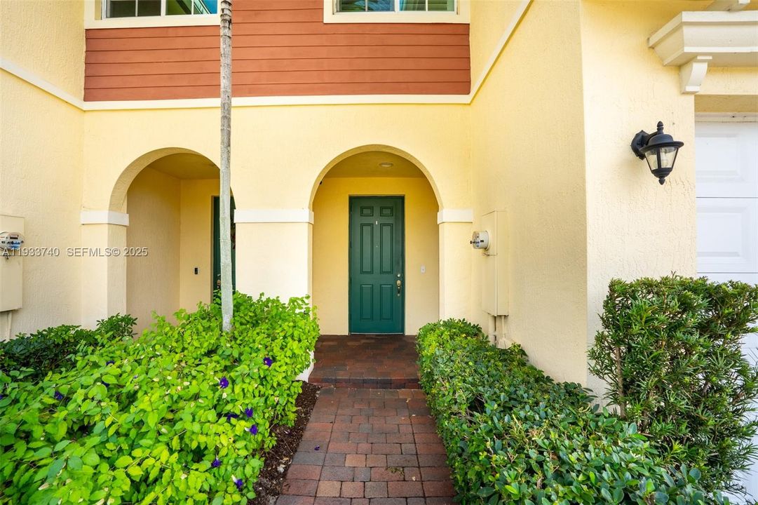 For Rent: $3,500 (3 beds, 2 baths, 1724 Square Feet)