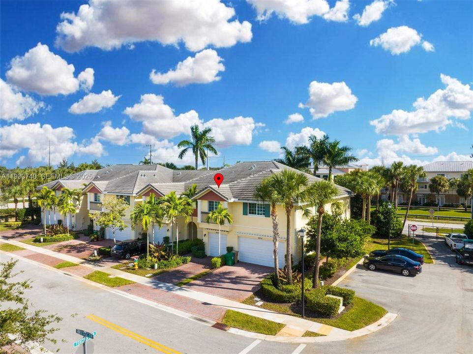 For Rent: $3,500 (3 beds, 2 baths, 1724 Square Feet)