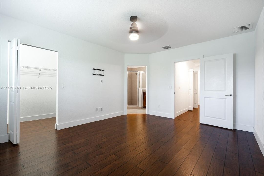 For Rent: $3,500 (3 beds, 2 baths, 1724 Square Feet)